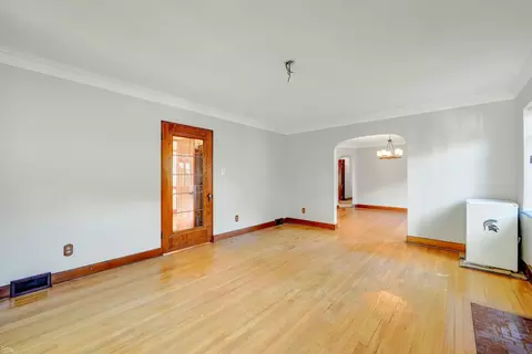 Living - 831 Washington, Grosse Pointe, MI 48230 photo 3 of 3