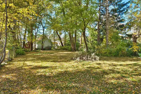Exterior - 831 Washington, Grosse Pointe, MI 48230 photo 5 of 6