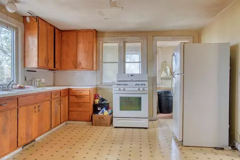 Kitchen - 108 Marion, Owosso, MI 48867 photo 2 of 3