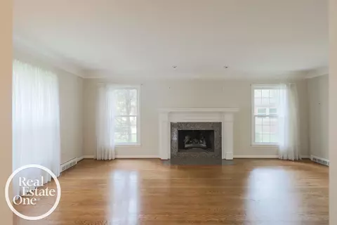 Living - 516 Thorn Tree, Grosse Pointe Woods, MI 48236 photo 1 of 5