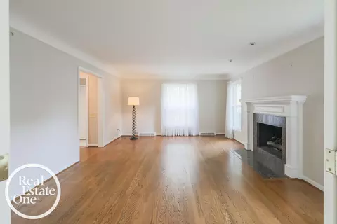 Living - 516 Thorn Tree, Grosse Pointe Woods, MI 48236 photo 3 of 5