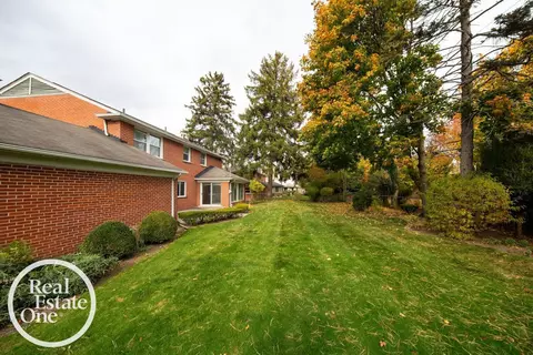 Exterior - 516 Thorn Tree, Grosse Pointe Woods, MI 48236 photo 4 of 4