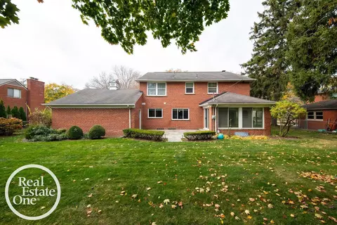 Exterior - 516 Thorn Tree, Grosse Pointe Woods, MI 48236 photo 3 of 4