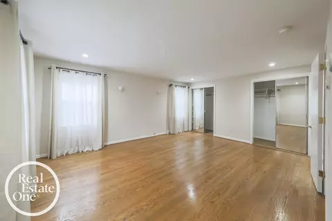 Bedroom - 516 Thorn Tree, Grosse Pointe Woods, MI 48236 photo 2 of 4