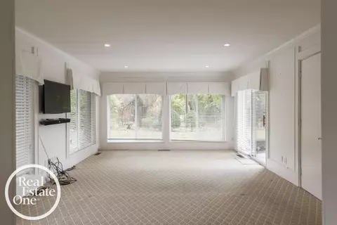 Living - 516 Thorn Tree, Grosse Pointe Woods, MI 48236 photo 5 of 5