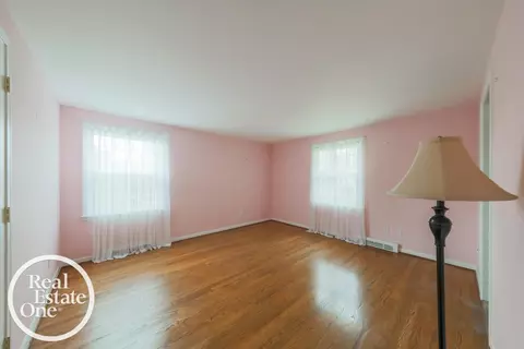 Bedroom - 516 Thorn Tree, Grosse Pointe Woods, MI 48236 photo 4 of 4