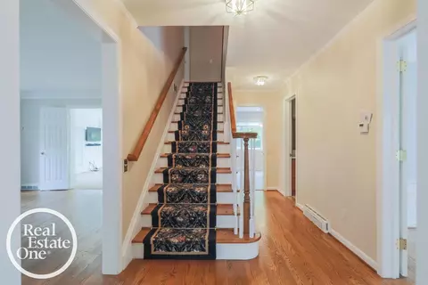 Entry Way - 516 Thorn Tree, Grosse Pointe Woods, MI 48236 photo 1 of 5