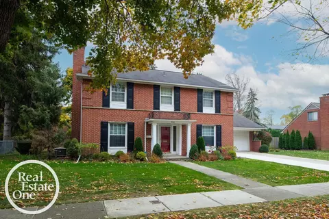 Exterior - 516 Thorn Tree, Grosse Pointe Woods, MI 48236 photo 2 of 4