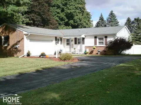 990 Hintz, Owosso, MI 48867