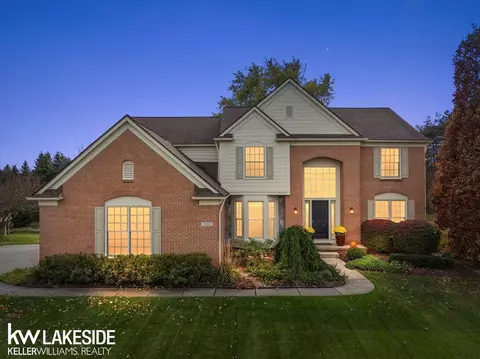 3885 S S Crk, Rochester, MI 48306