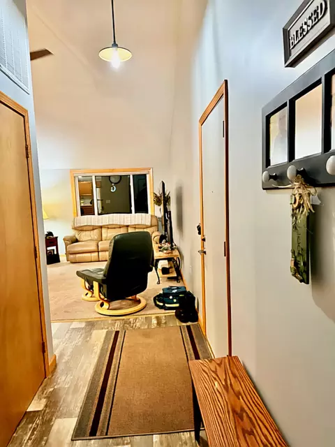 Entry Way - 1582 Dormie, Gladwin, MI 48624 photo 4 of 7