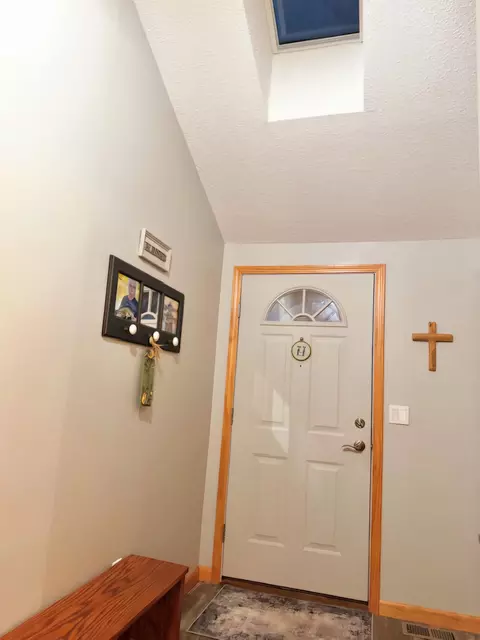 Entry Way - 1582 Dormie, Gladwin, MI 48624 photo 2 of 7