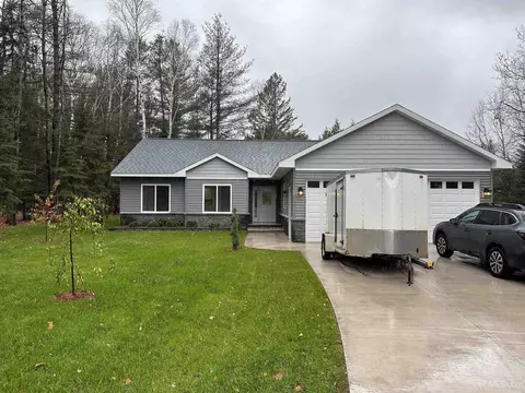 121 Briarwood, Marquette, MI 49855