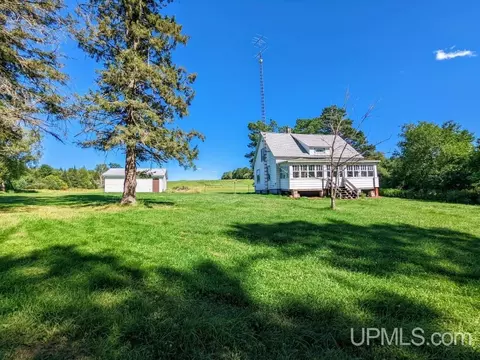 374 E Siding, Iron River, MI 49935
