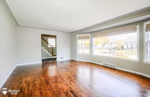 Living - 1006 Franklin, Flint, MI 48503 photo 4 of 6