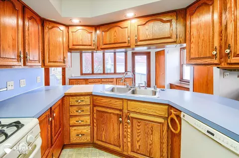 Kitchen - 1006 Franklin, Flint, MI 48503 photo 2 of 5