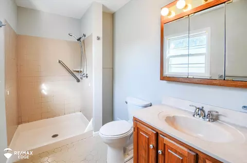 Bath - 1006 Franklin, Flint, MI 48503 photo 2 of 3