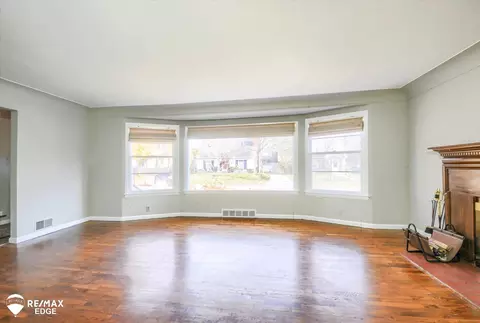 Living - 1006 Franklin, Flint, MI 48503 photo 5 of 6