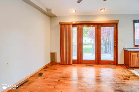 Living - 1006 Franklin, Flint, MI 48503 photo 6 of 6
