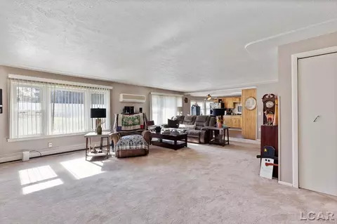 Living - 1400 Longfellow, Jackson, MI 49202 photo 2 of 5