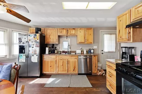 Kitchen - 1400 Longfellow, Jackson, MI 49202 photo 2 of 3