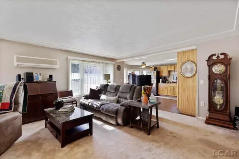Living - 1400 Longfellow, Jackson, MI 49202 photo 5 of 5