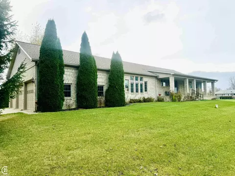 3550 Hollow Pne, Almont, MI 48003