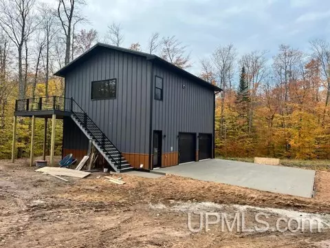 7768 N N Rdg, Munising, MI 49862