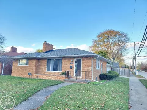 21833 Edgewood, Saint Clair Shores, MI 48080
