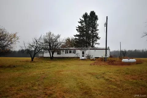 8365 Old K-10 17th, Rapid River, MI 49878