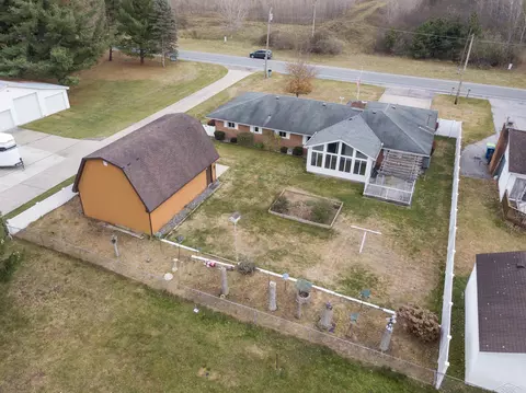 12360 Frost, Hemlock, MI 48626 photo 2