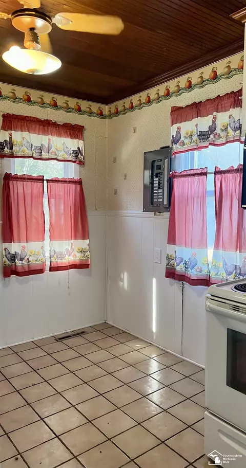 Kitchen - 15150 Middlebelt, Romulus, MI 48174 photo 5 of 5