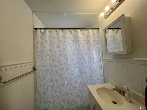 Bath - 15150 Middlebelt, Romulus, MI 48174 photo 3 of 3