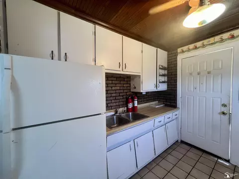 Kitchen - 15150 Middlebelt, Romulus, MI 48174 photo 4 of 5
