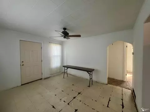 Living - 15150 Middlebelt, Romulus, MI 48174 photo 2 of 5