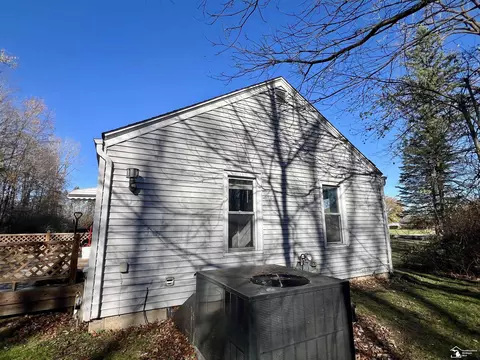 Exterior - 15150 Middlebelt, Romulus, MI 48174 photo 5 of 16