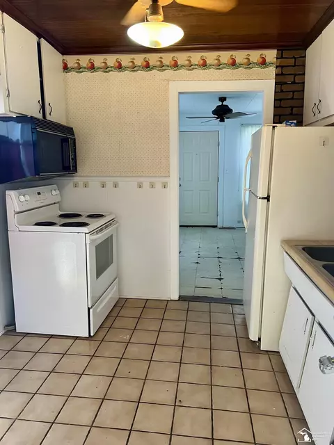 Kitchen - 15150 Middlebelt, Romulus, MI 48174 photo 1 of 5