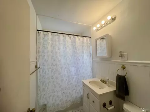 Bath - 15150 Middlebelt, Romulus, MI 48174 photo 2 of 3