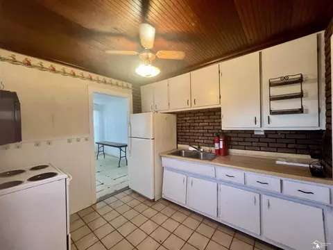 Kitchen - 15150 Middlebelt, Romulus, MI 48174 photo 3 of 5