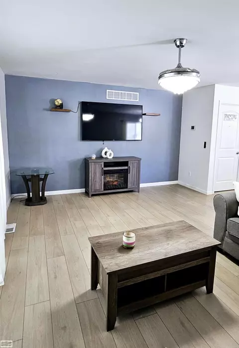Living - 928 Summer, Algonac, MI 48001 photo 3 of 5
