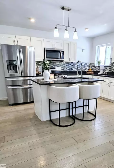 Kitchen - 928 Summer, Algonac, MI 48001 photo 3 of 4