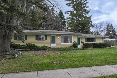 301 Airport, Holly, MI 48442