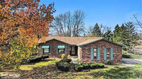 44251 Rina, Clinton Township, MI 48038