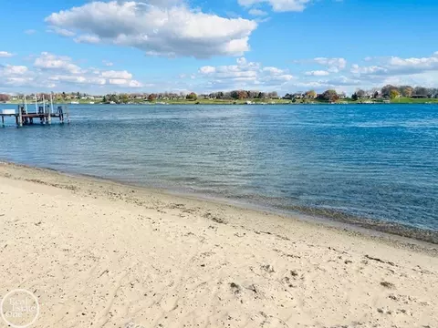 1935 N N Riv #2, Saint Clair, MI 48079 photo 3