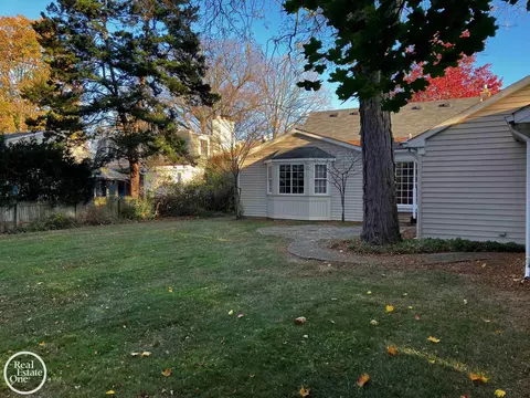 735 Hampton, Grosse Pointe Woods, MI 48236 photo 26