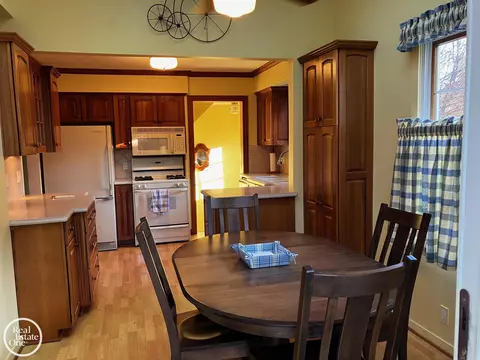 735 Hampton, Grosse Pointe Woods, MI 48236 photo 8