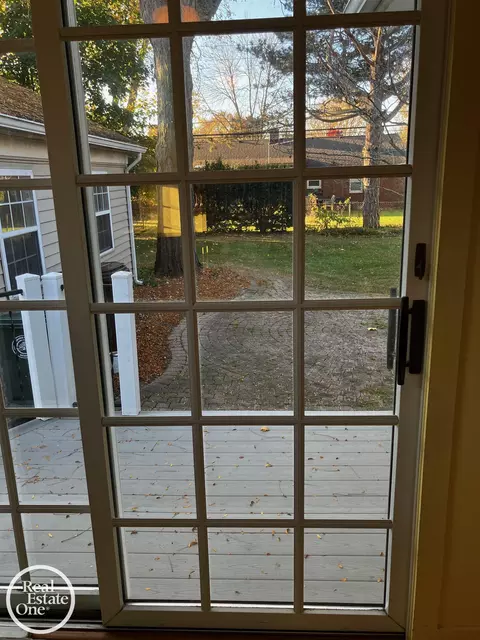 735 Hampton, Grosse Pointe Woods, MI 48236 photo 14
