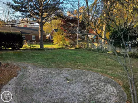 735 Hampton, Grosse Pointe Woods, MI 48236 photo 27