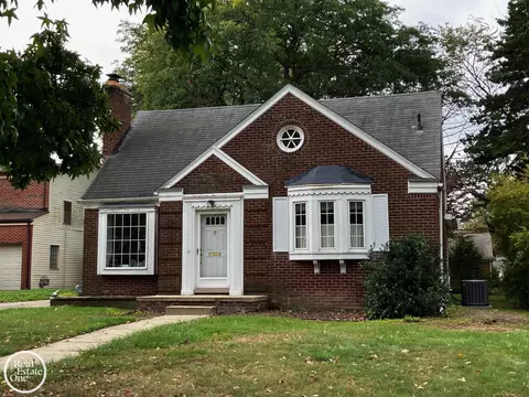 735 Hampton, Grosse Pointe Woods, MI 48236 photo 2