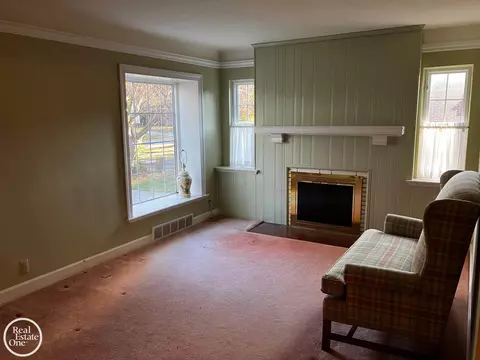 735 Hampton, Grosse Pointe Woods, MI 48236 photo 5